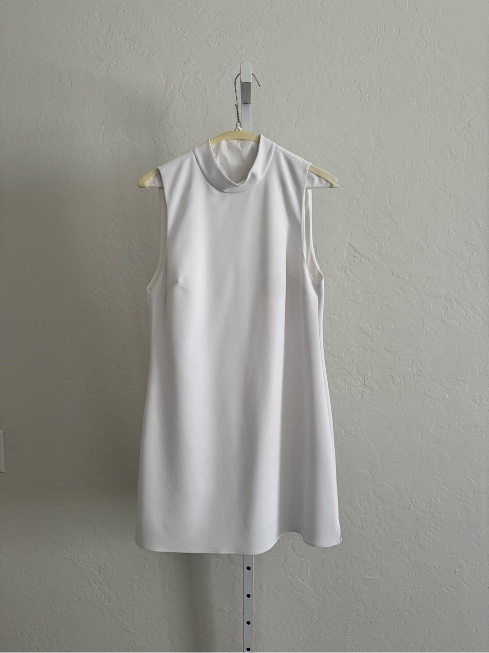 Alice + Olivia Sleeveless White Mock-Neck Mini Dress